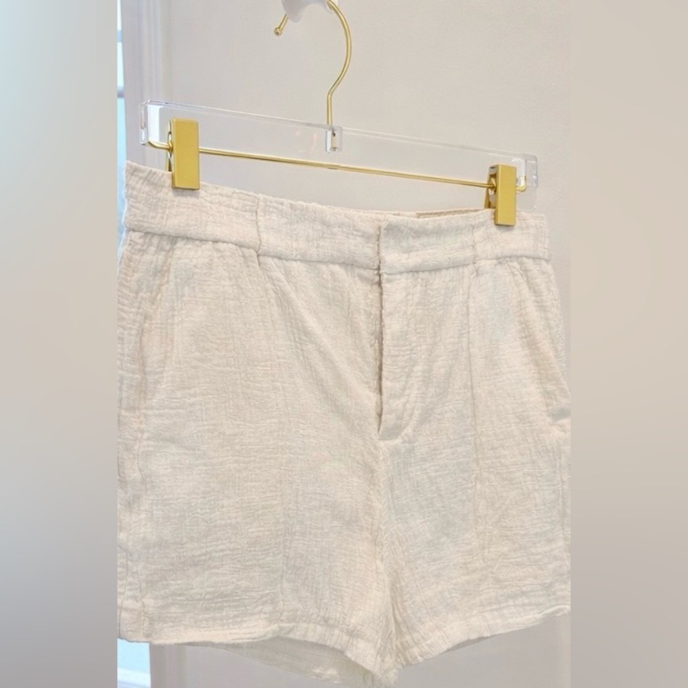 Pristine Vince Textured Pin Tuck Jacquard
Shorts Linen Trouser Cream White 4 - Picture 7 of 13